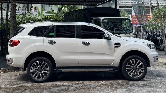 Ford Everest Titanium 4x2 2021 | Màu Trắng