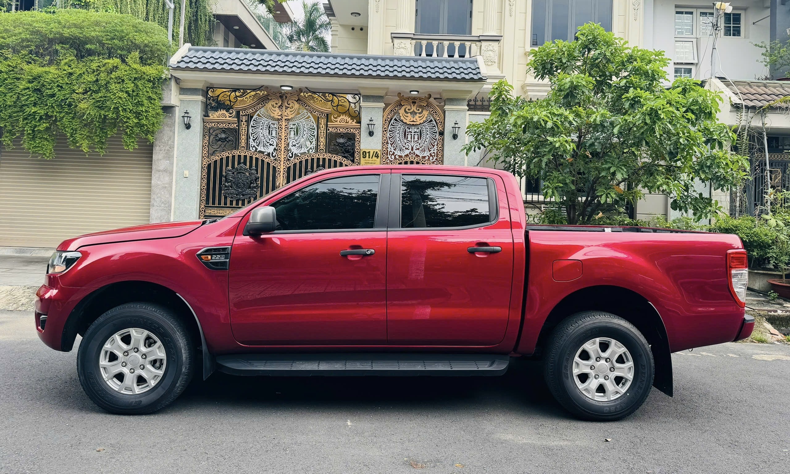 Ford Ranger XLS 4x2 AT 2022 Màu Đỏ 45.000 km
