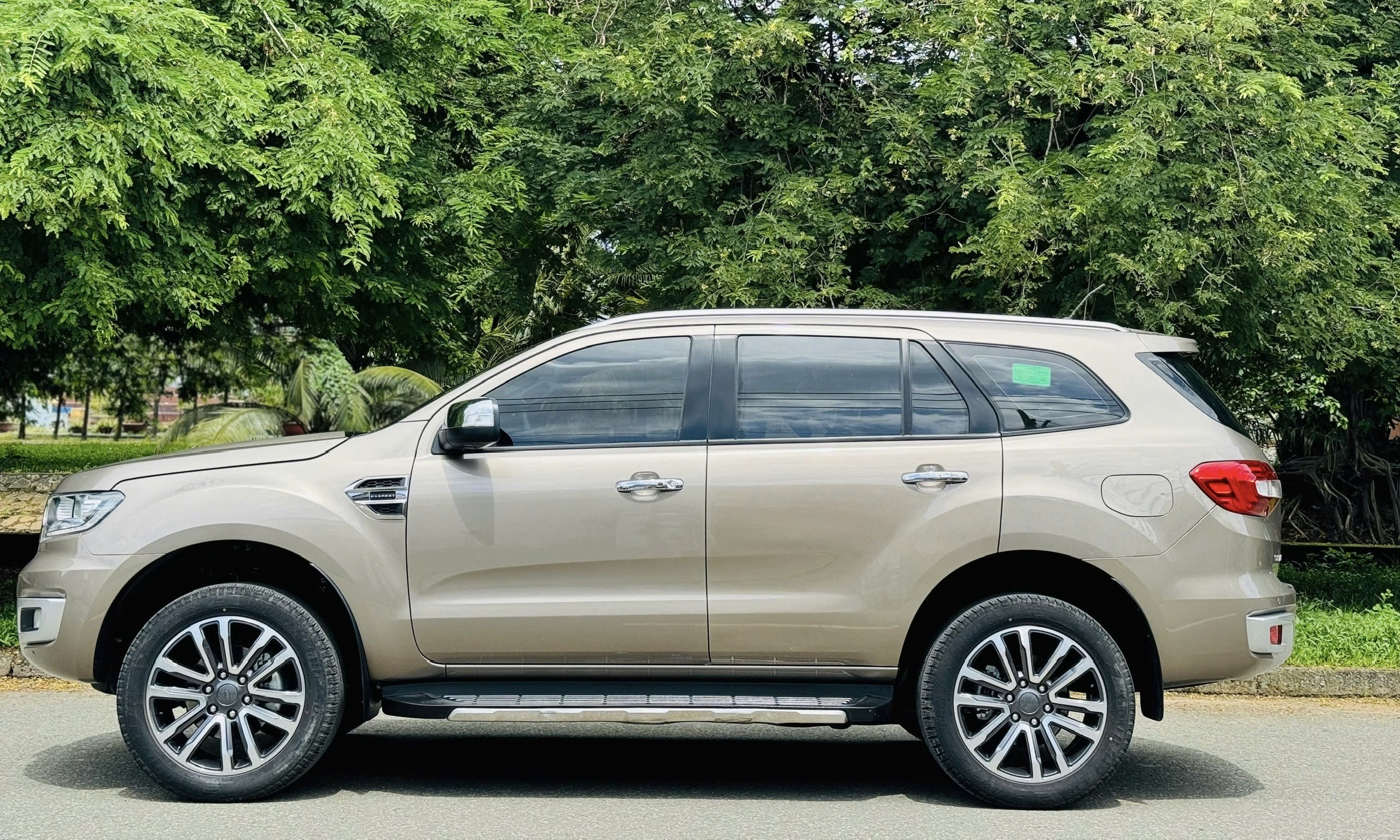 Ford Everest Titanium 4x2 2019 GHI VÀNG 64.000 KM