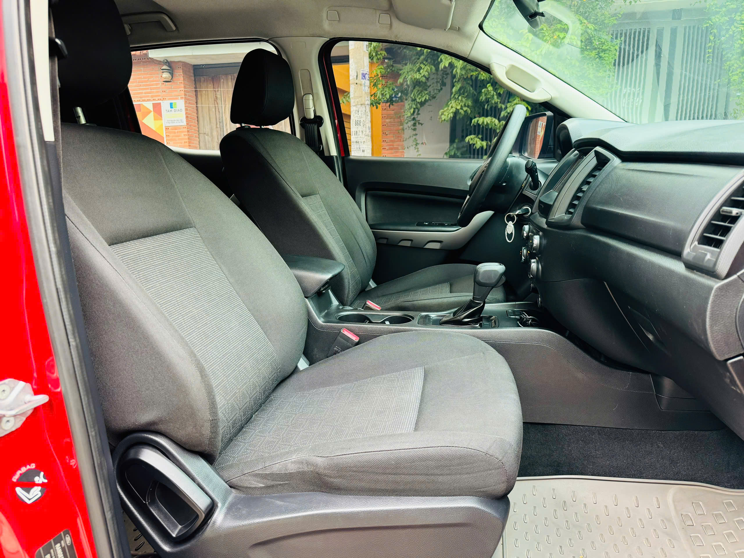 Ford Ranger XLS 4x2 AT 2022 Màu Đỏ 45.000 km - Ảnh 11