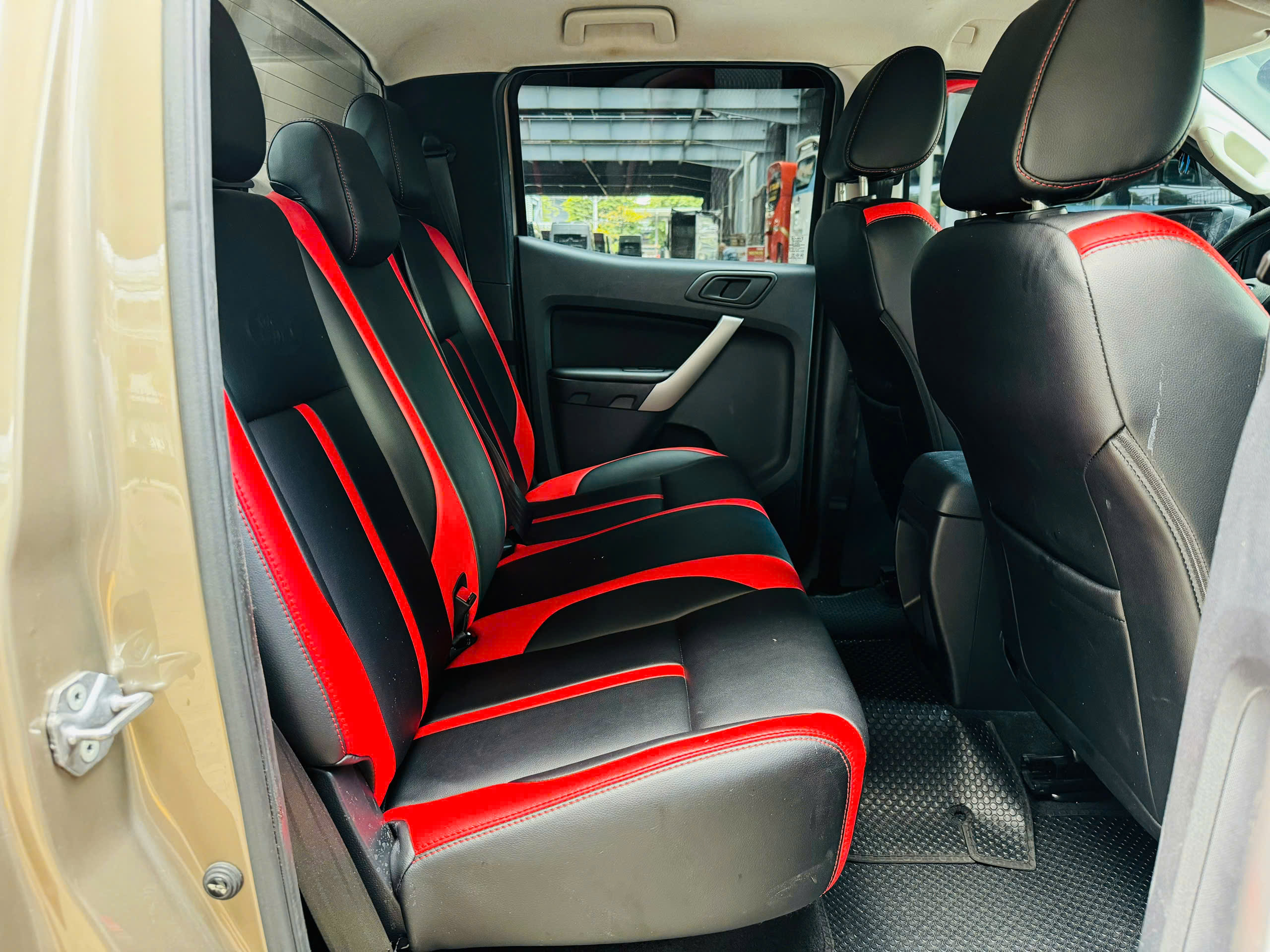 Ford Ranger XLS 4x2 MT 2022 Màu GHI VÀNG 57.000 KM - Ảnh 8