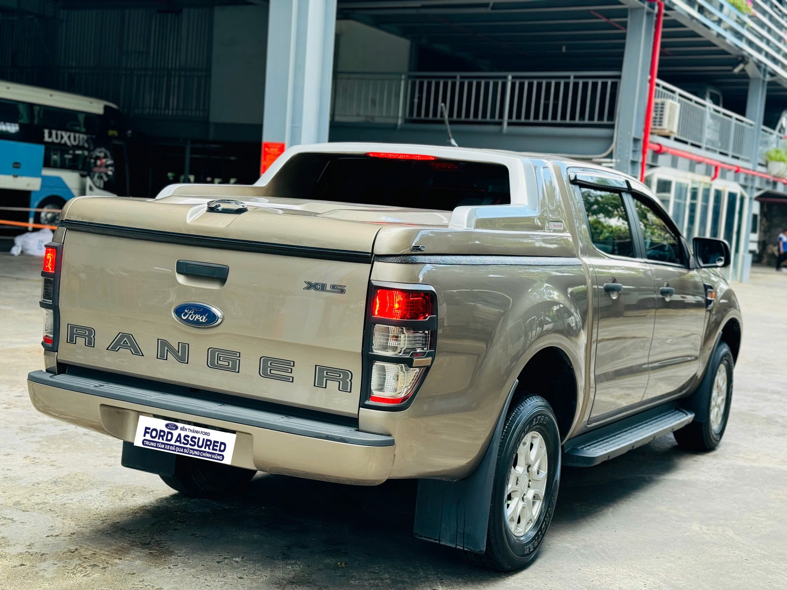 Ford Ranger XLS 4x2 MT 2022 Màu GHI VÀNG 57.000 KM - Ảnh 4