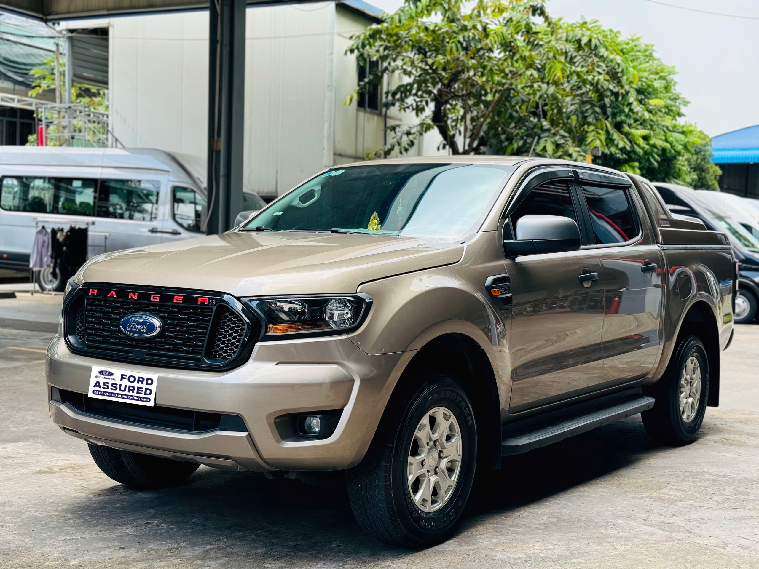 Ford Ranger XLS 4x2 MT 2022 Màu GHI VÀNG 57.000 KM - Ảnh 2