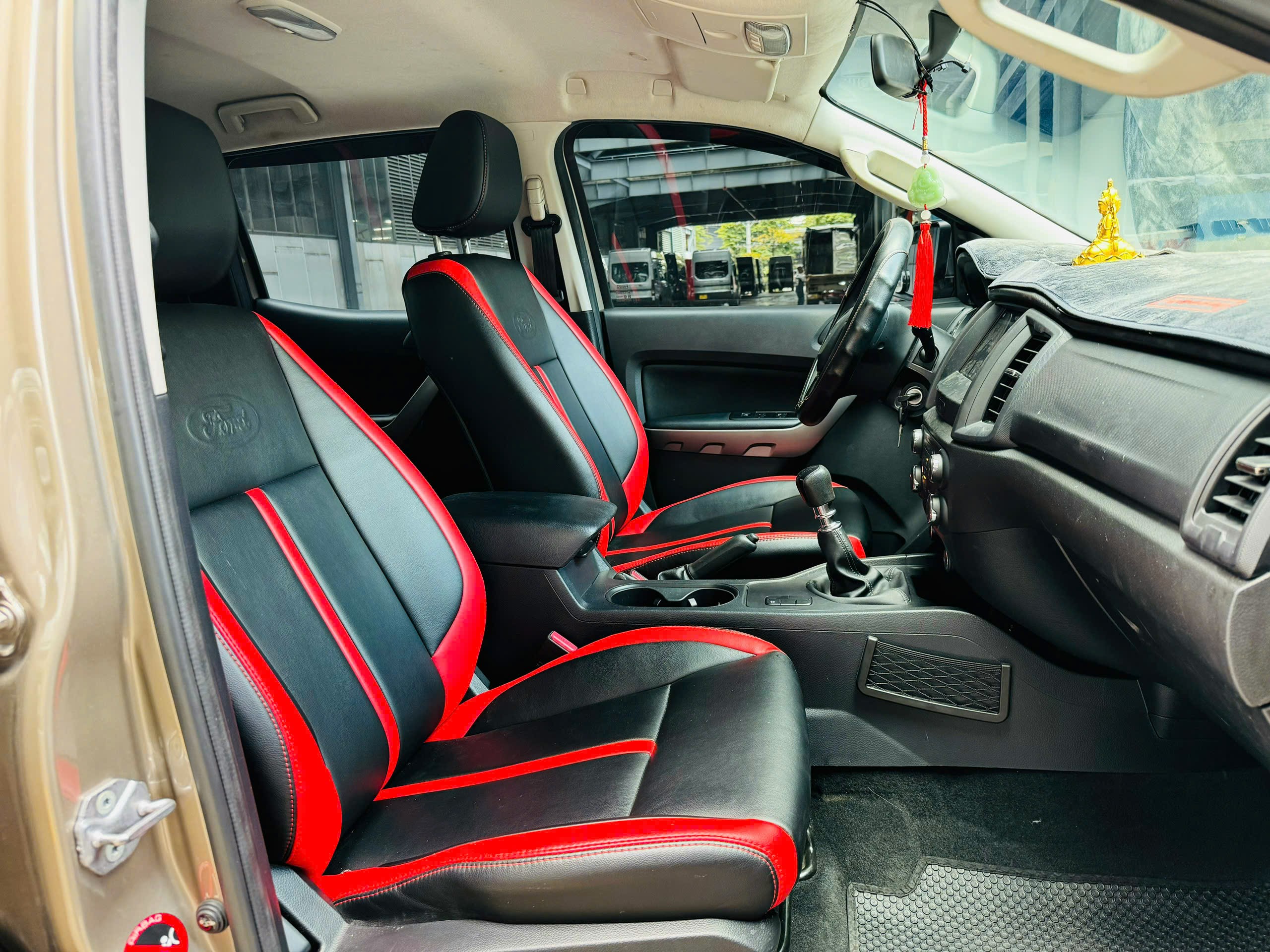 Ford Ranger XLS 4x2 MT 2022 Màu GHI VÀNG 57.000 KM - Ảnh 10