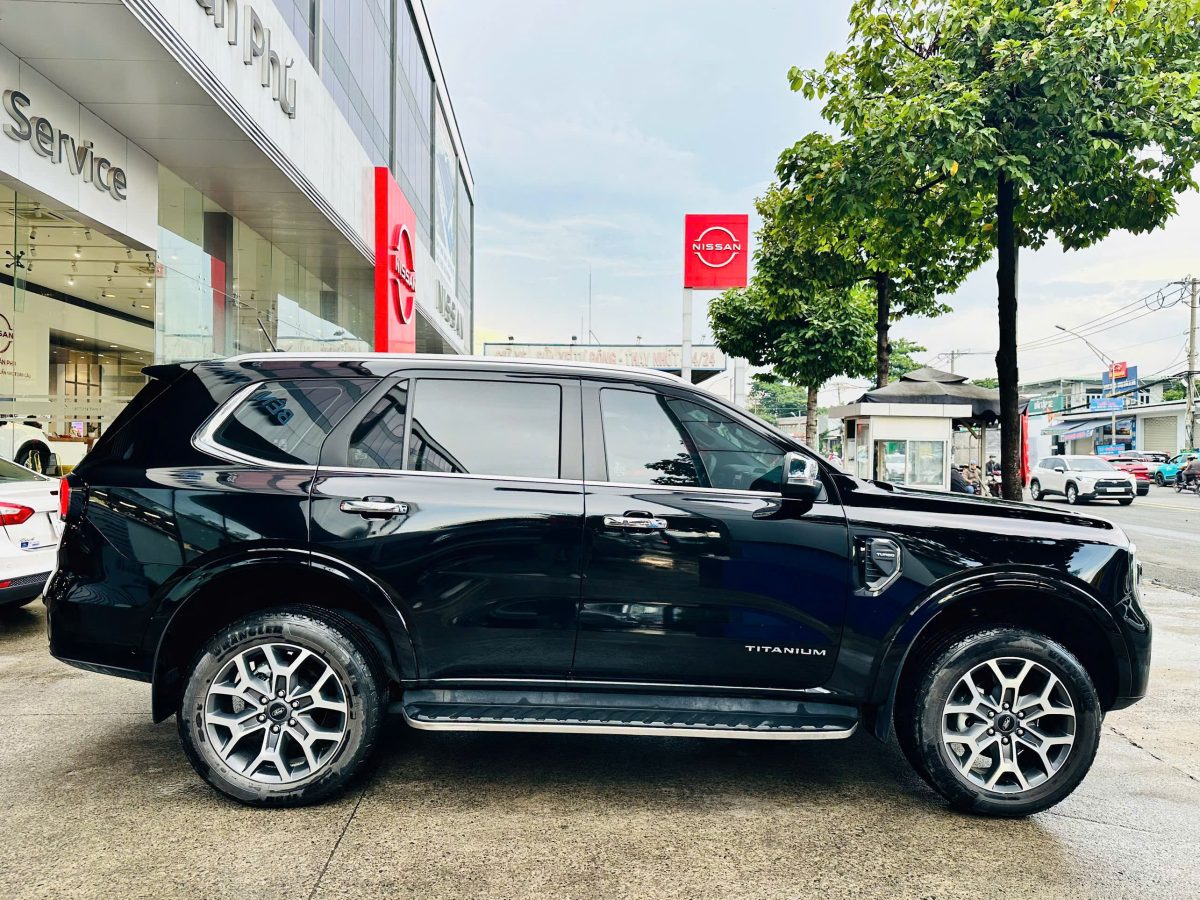 Ford Everest Titanium 4x2 2022 | Màu Đen Lướt 28.000 KM - Ảnh 2