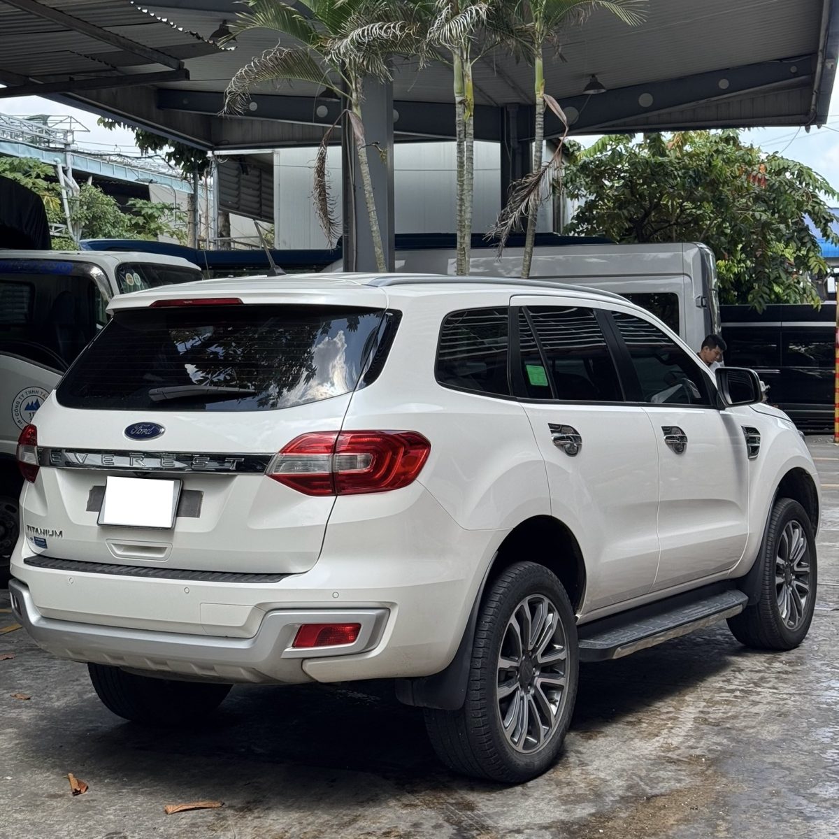 Ford Everest Titanium 4x2 2021 | Màu Trắng - Ảnh 2