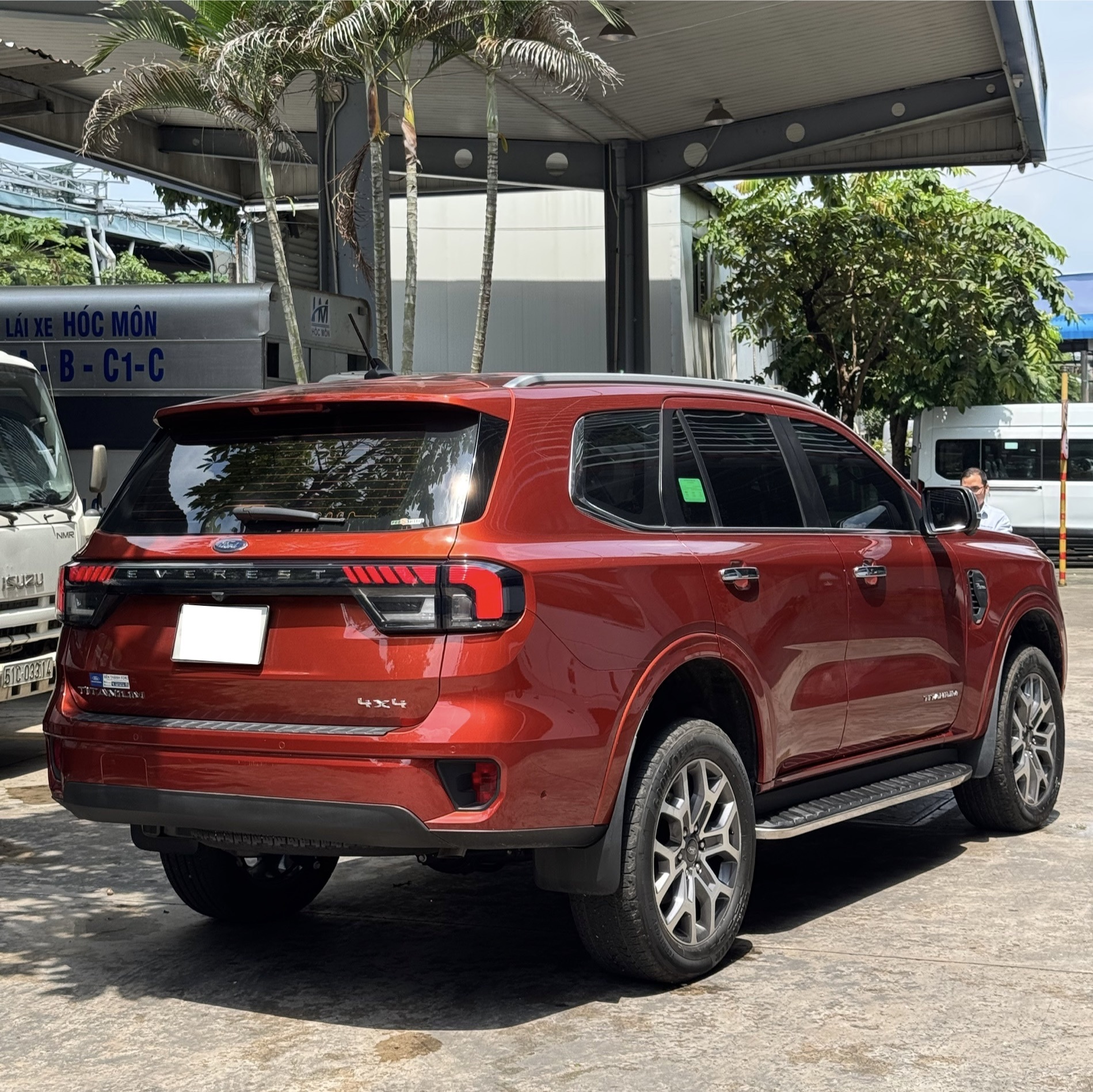 Ford Everest Titanium 4x4 2023 ĐỎ CAM 49.000 KM - Ảnh 3