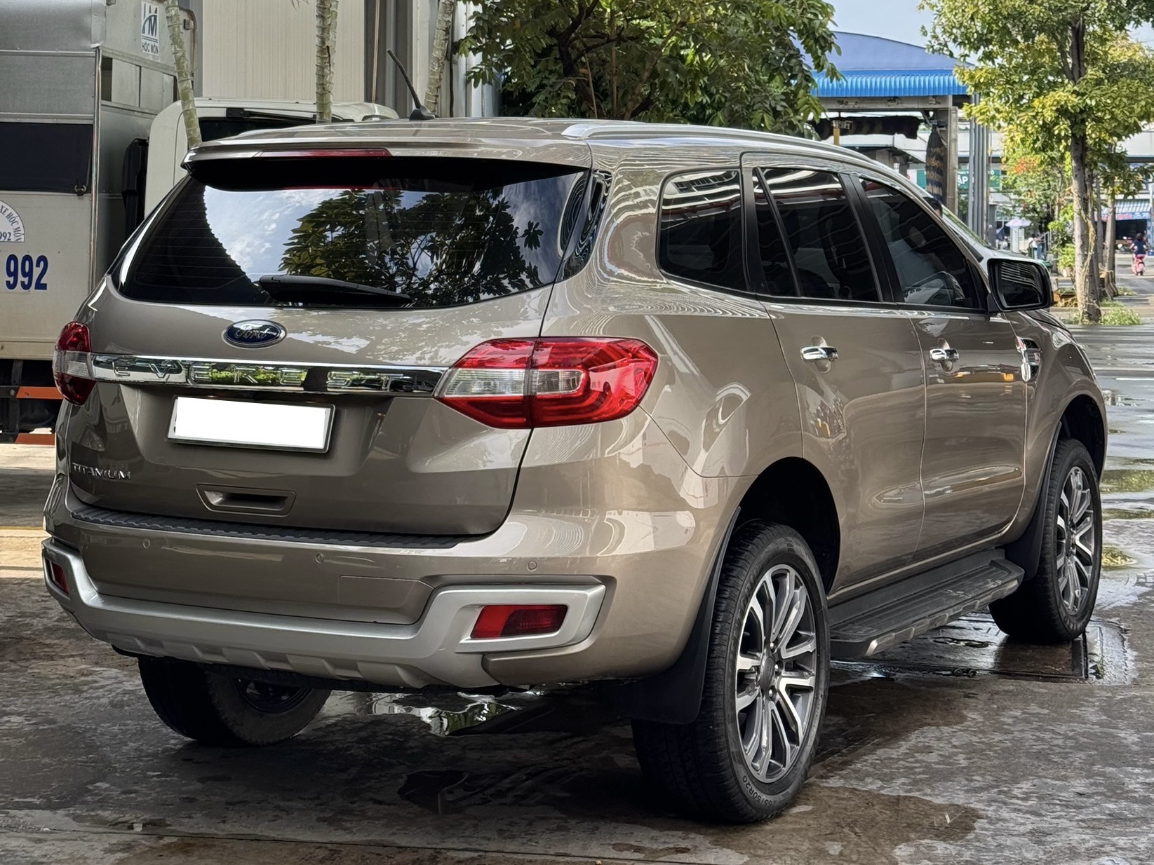 Ford Everest Titanium 4x2 2019 GHI VÀNG 64.000 KM - Ảnh 4