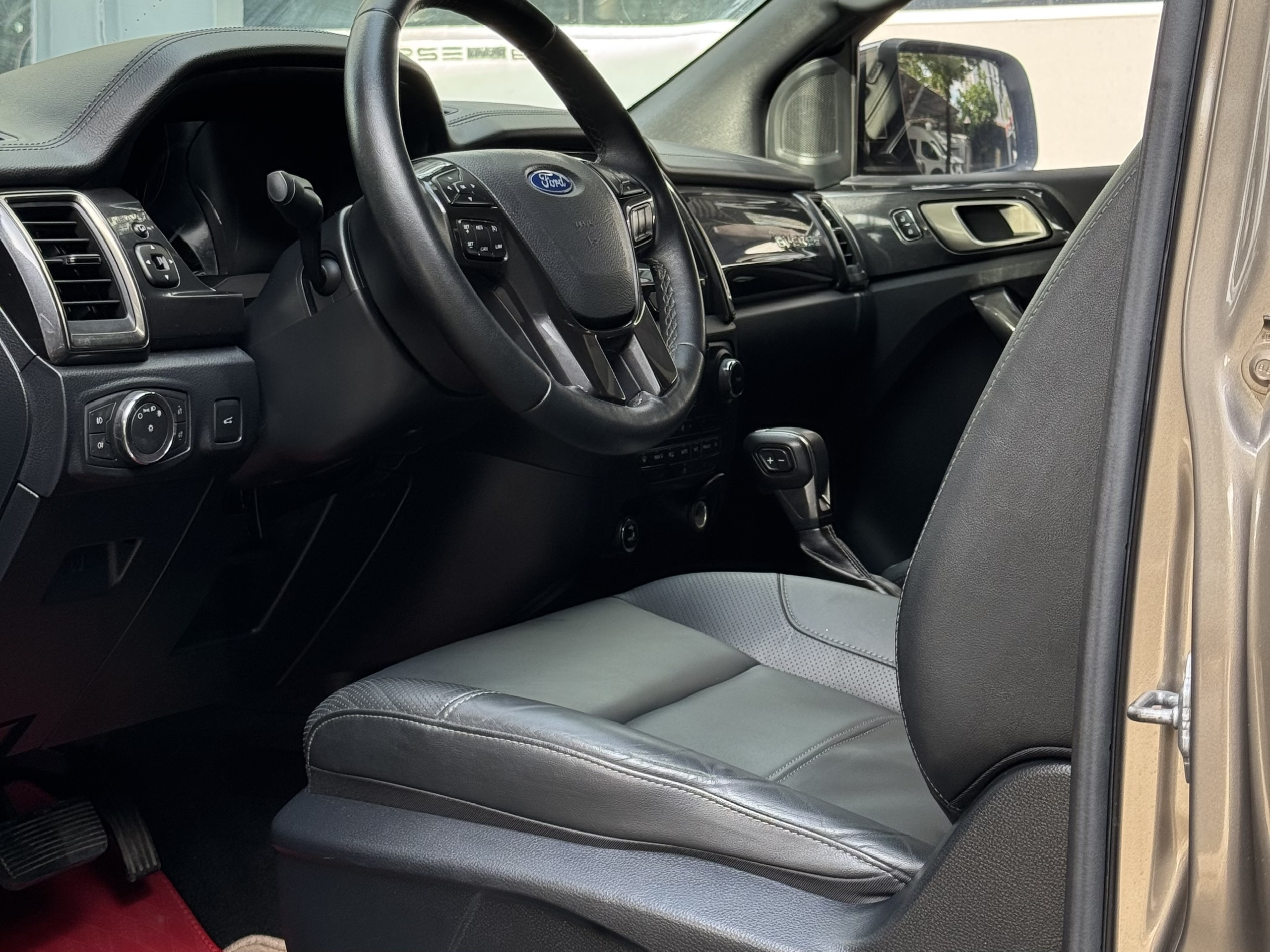 Ford Everest Titanium 4x2 2019 GHI VÀNG 64.000 KM - Ảnh 11