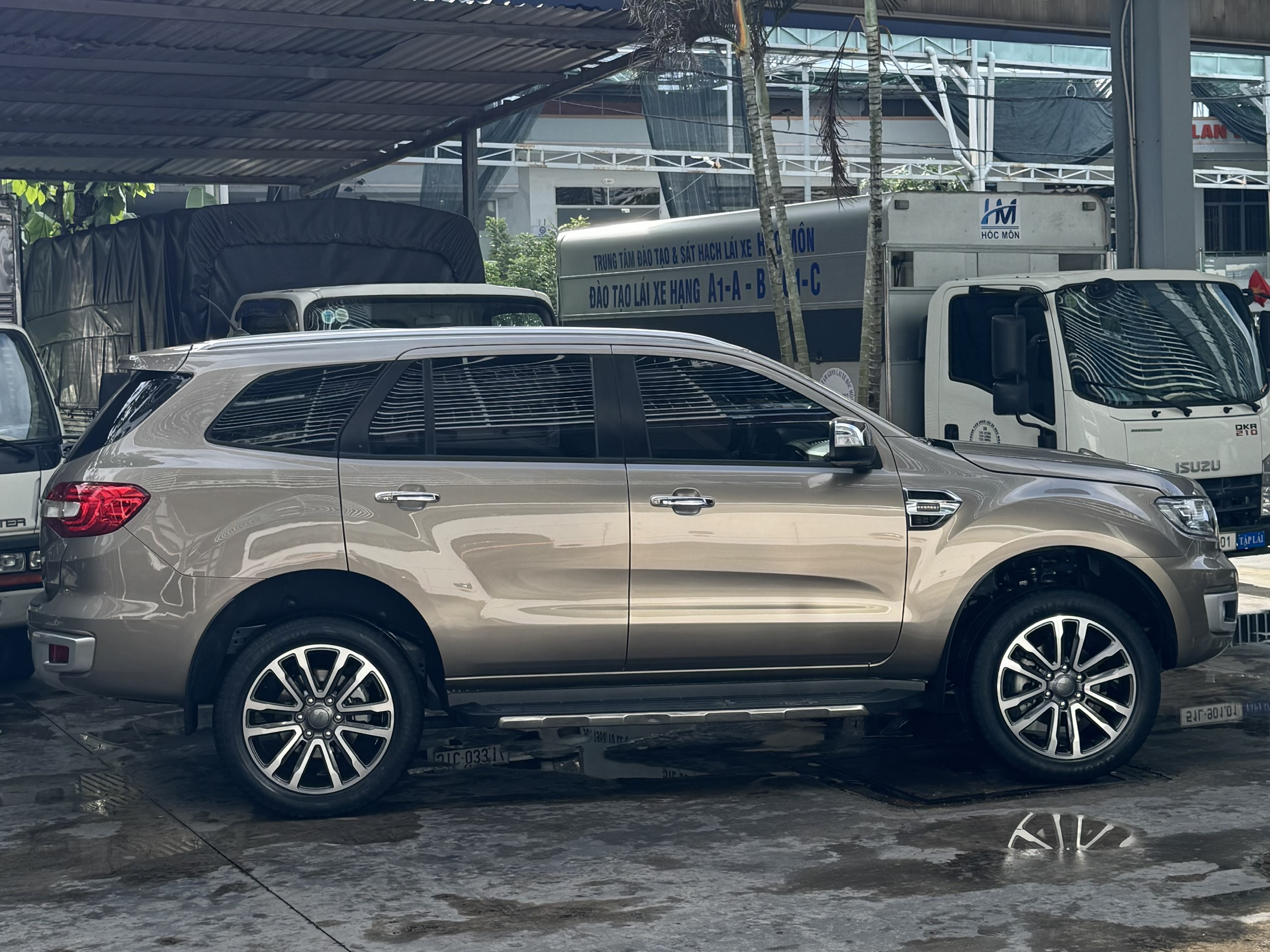 Ford Everest Titanium 4x2 2019 GHI VÀNG 64.000 KM - Ảnh 5