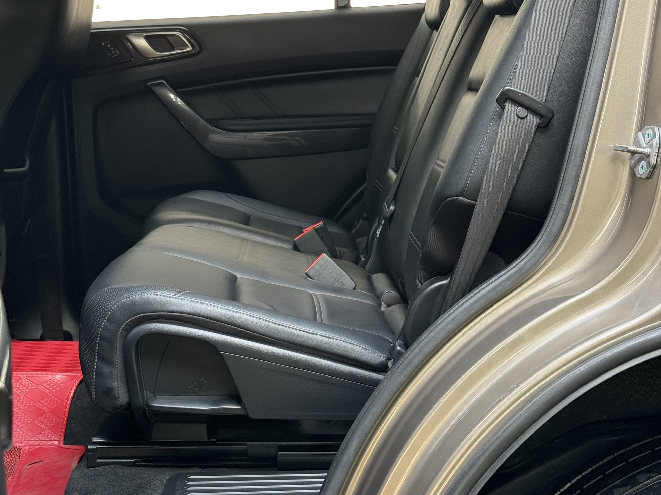 Ford Everest Titanium 4x2 2019 GHI VÀNG 64.000 KM - Ảnh 10