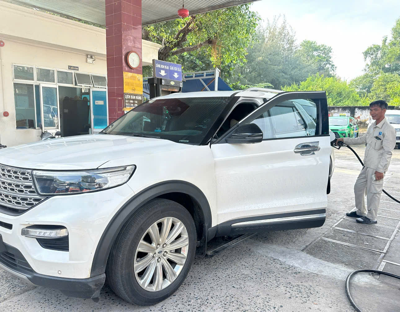 Ford Explorer 2021 Nhập Mỹ, Màu Trắng 55.000 KM - Ảnh 2